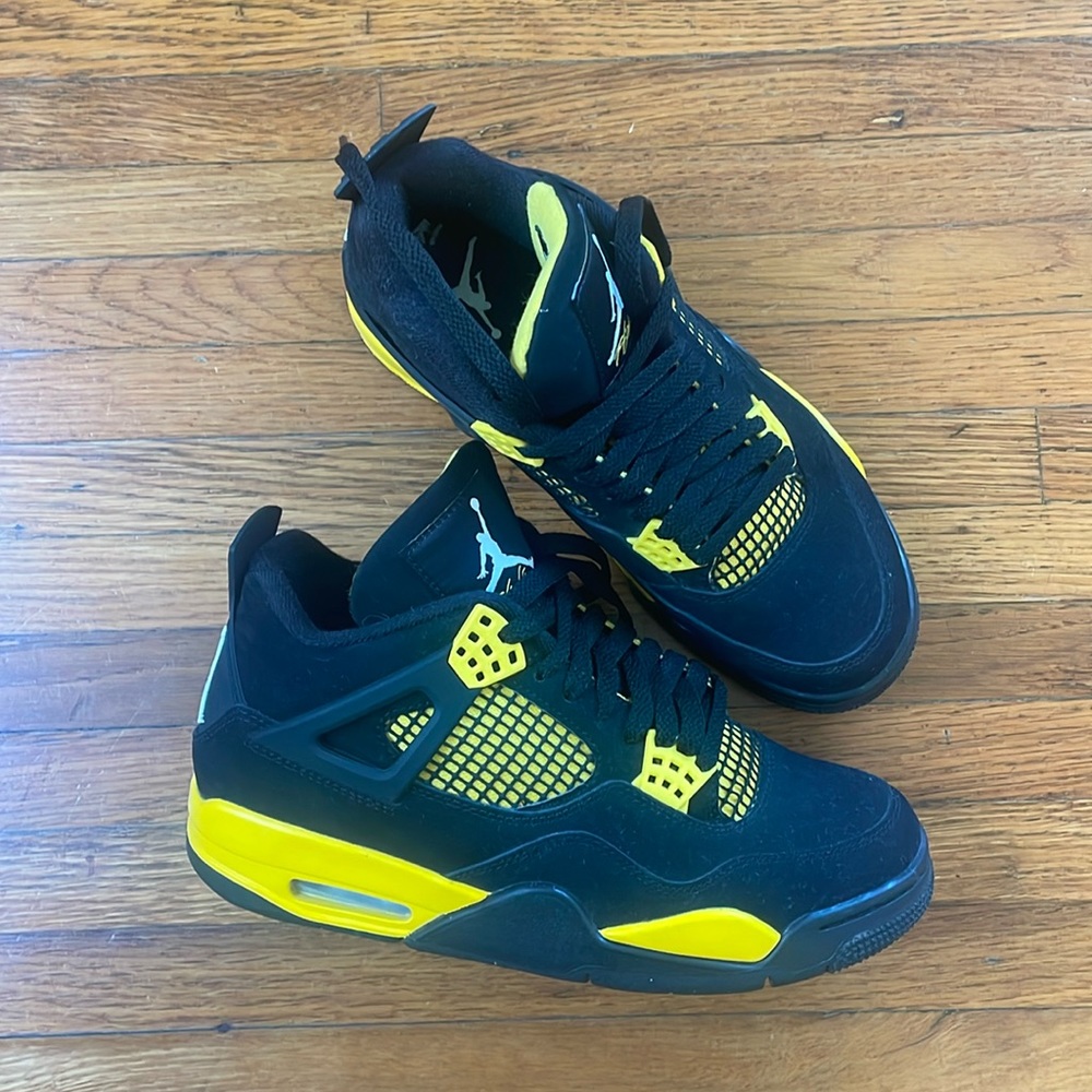 Jordan 4 Thunder